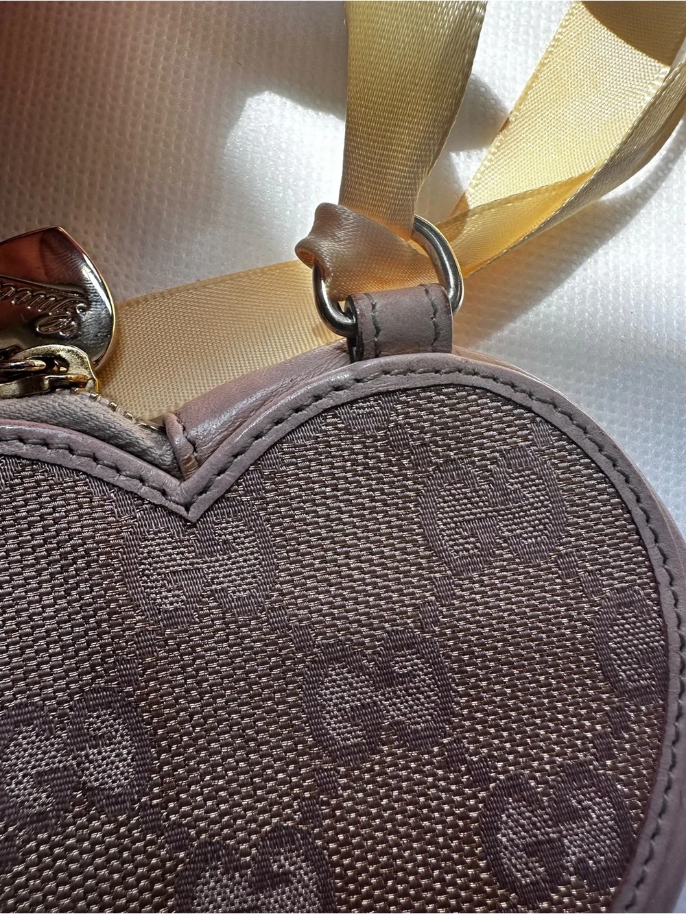 Gucci GG Canvas Heart Coin Purse Pouch Zip Wallet Brown Monogram Vintage